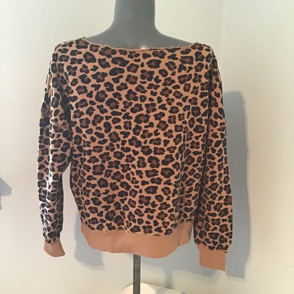 Poppy & Peonies Leopard Print Cropped Split Hem Sweatshirt - Picture 4 of 10